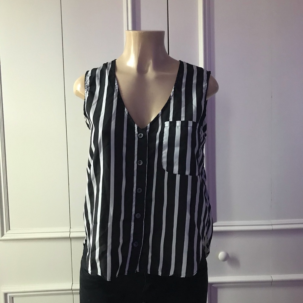 Forever 21 Women’s Sleeveless Striped Top Size Small Preloved